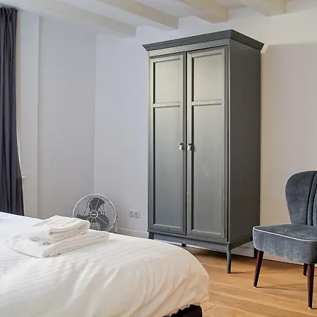 Spacious Canal Apartamento
