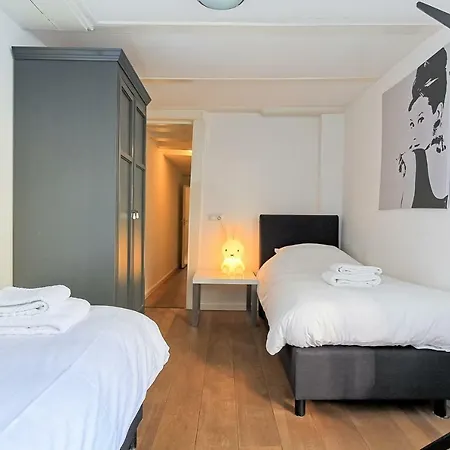Spacious Canal Апартаменты
