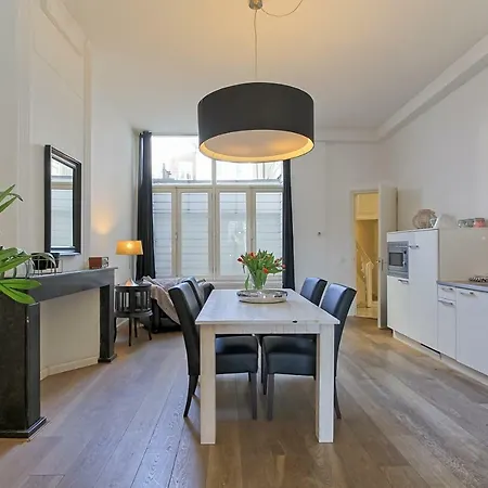 Spacious Canal Апартаменты Амстердам